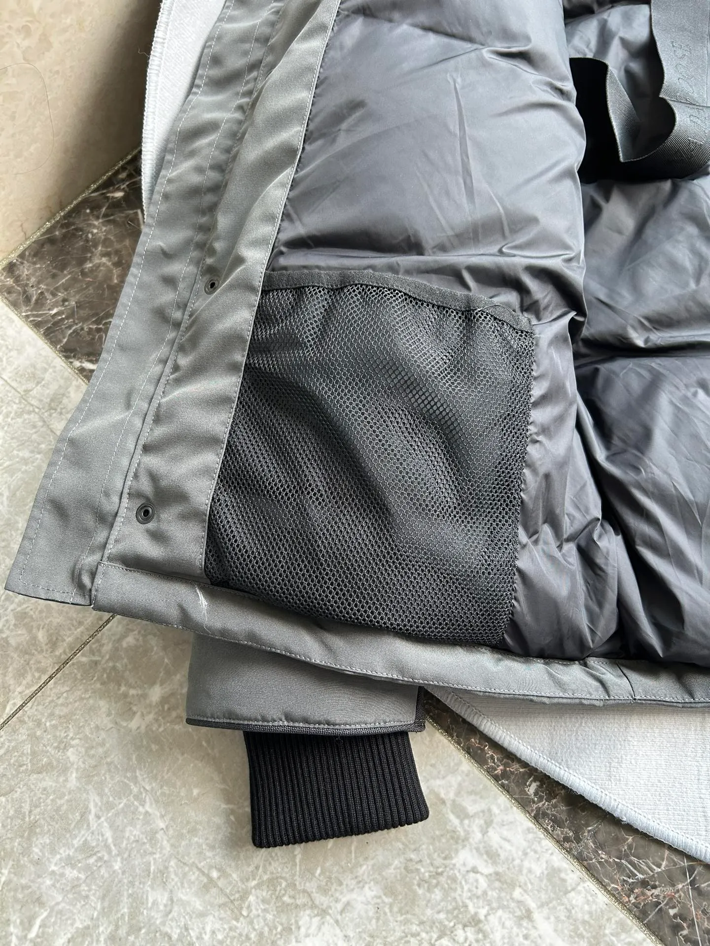 P840 E24 model 5816M Expedition men's gray detail picture. Sizes: XS S M L XL XXL.